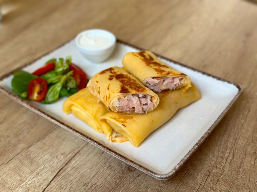 Palačinky a holandským sýrem a šunkou – Brunch v Café & Patisserie Blagova Praha 2